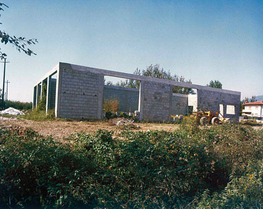 El terreno y el edificio en via delle Iare en el momento de su compra, 1984.