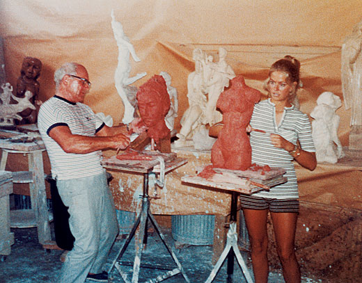 The sculptor Charles Umlauf with an exceptional student, the actress Farrah Fawcett, who also posed for him