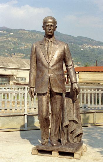Monument portrait of Hafez al-Assad